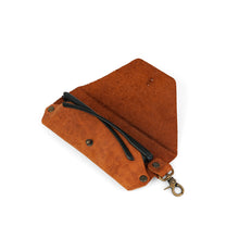 Load image into Gallery viewer, Saddle Leather Sunglasses Case