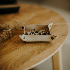 Leather valet tray with engraving