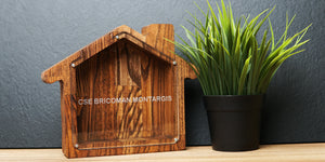 Wooden Piggy Bank House (M, Brown, Engraving)